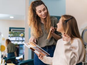 Hair Stylist vs Barber: Which is Right for You?